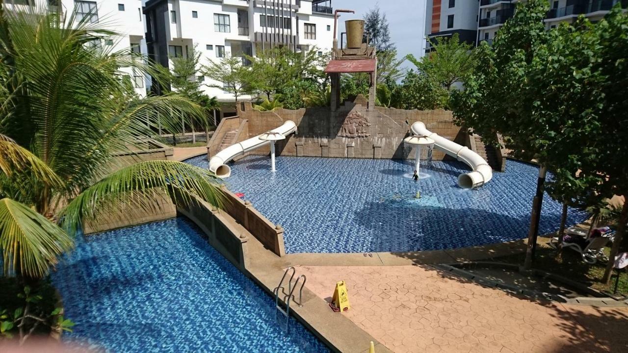 Cozy Swiss Garden Beach Resort Residence Kampung Sungai Karang Buitenkant foto